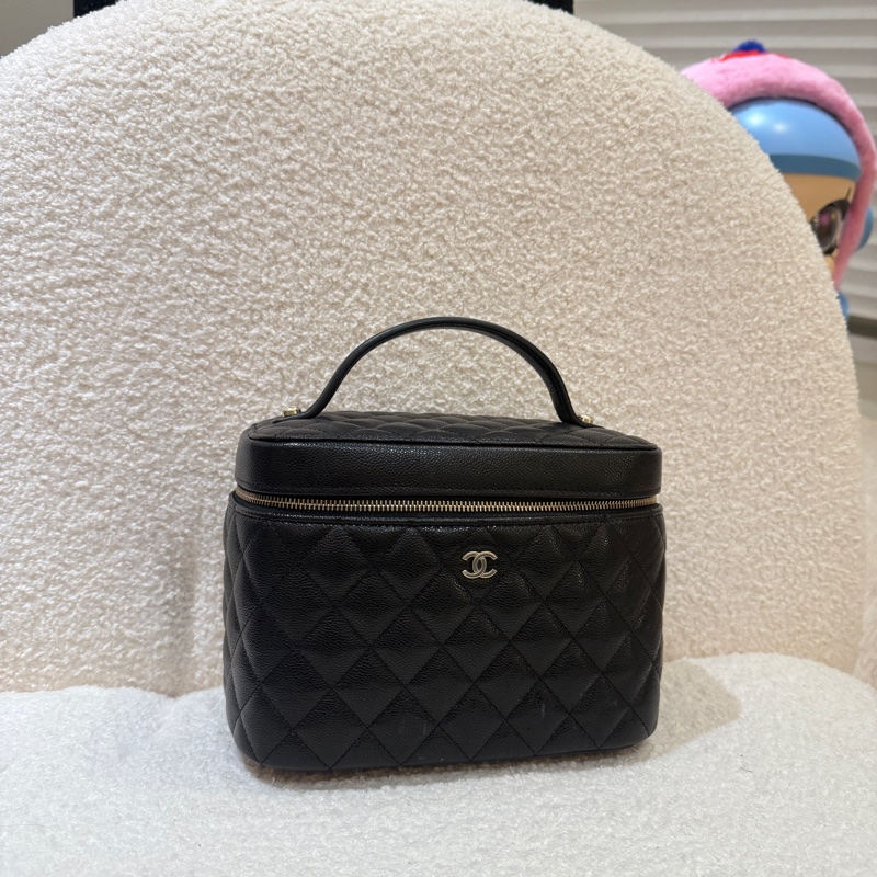 🔥新到:99新25年晶片 Chanel/香奈兒 黑金荔枝牛皮 大號化妝盒,尺寸:21*15*14cm-0