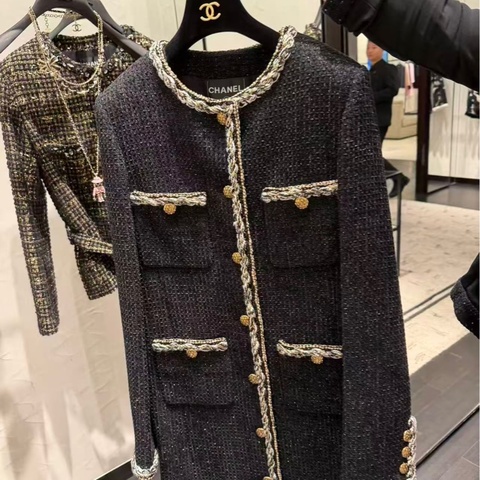🔥新到：全🆕 Chane/香奈兒 25K秋冬新款黑色小香風外套 經典粗花尼 金色鏈條設計，尺寸：38碼