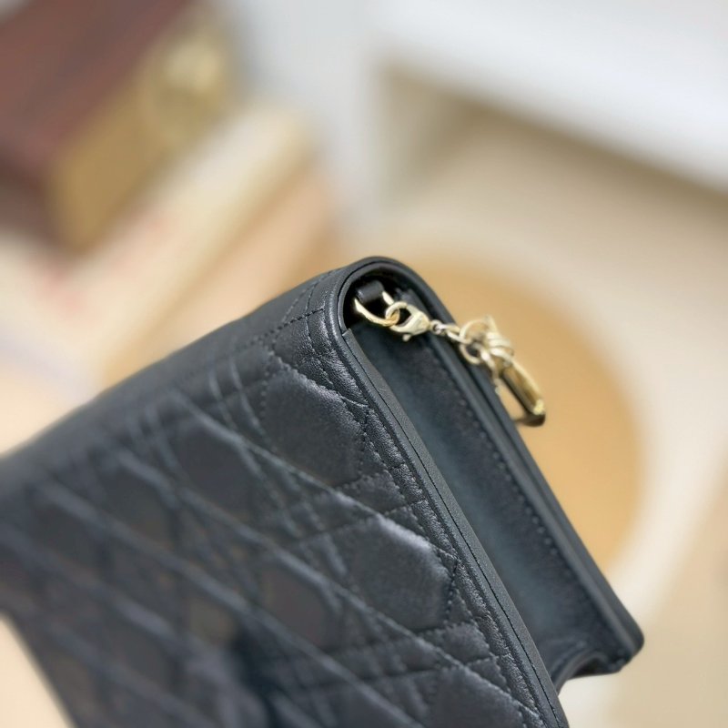 （大全配、適合送禮🎁超美！）🏷Dior 迪奧．Lady Dior Pouch-11