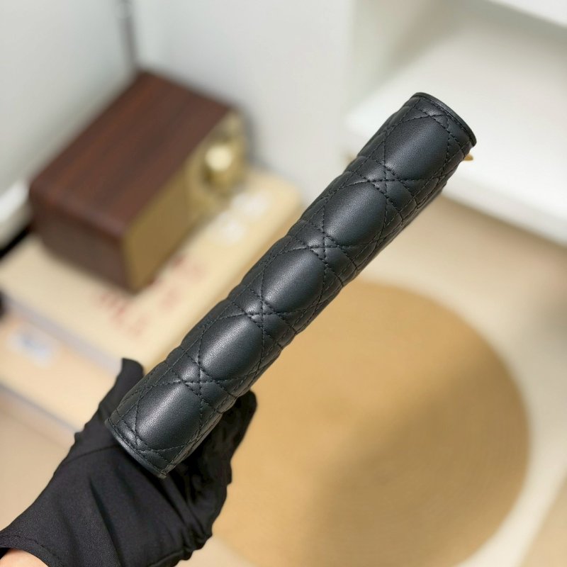 （大全配、適合送禮🎁超美！）🏷Dior 迪奧．Lady Dior Pouch-13