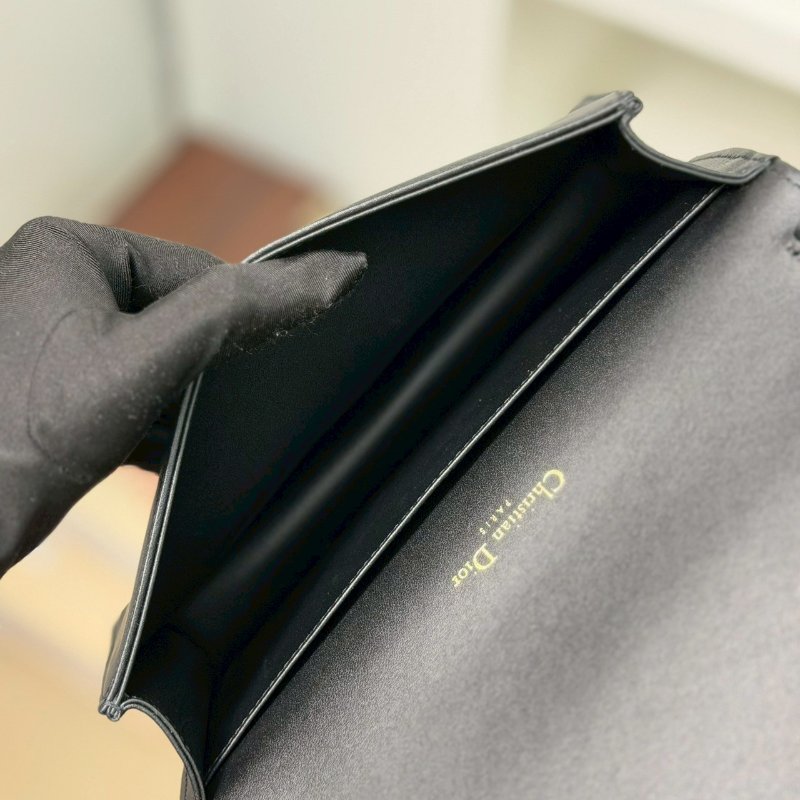 （大全配、適合送禮🎁超美！）🏷Dior 迪奧．Lady Dior Pouch-16