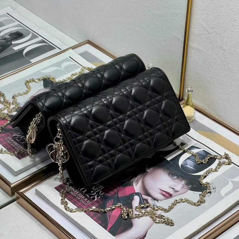 （大全配、適合送禮🎁超美！）🏷Dior 迪奧．Lady Dior Pouch-32