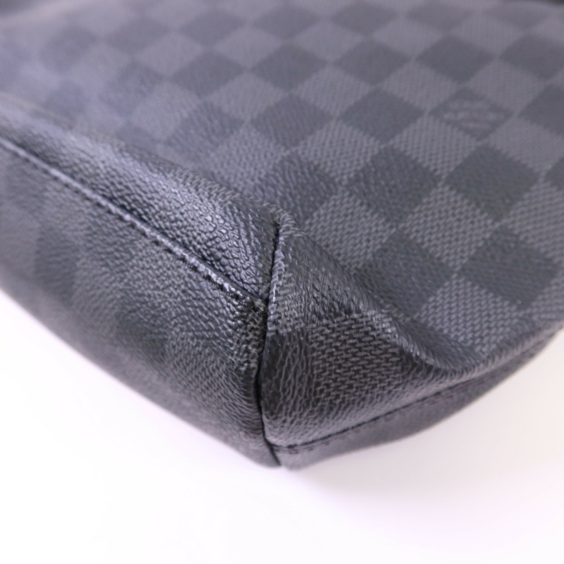 LOUIS VUITTON Damier Graphite Mick MM銀扣肩背袋N41106-10