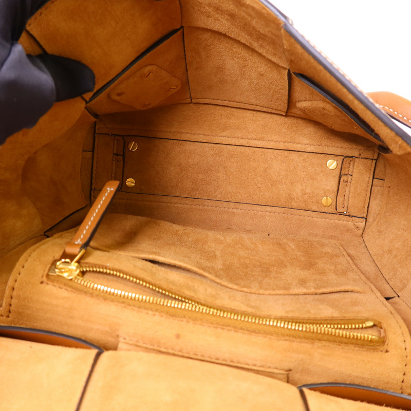 BOTTEGA VENETA 牛皮皮革Arco 33金扣肩背袋-5