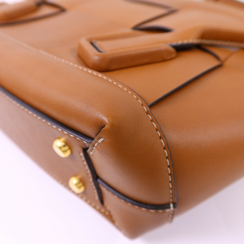 BOTTEGA VENETA 牛皮皮革Arco 33金扣肩背袋-12