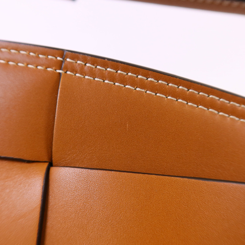 BOTTEGA VENETA 牛皮皮革Arco 33金扣肩背袋-14