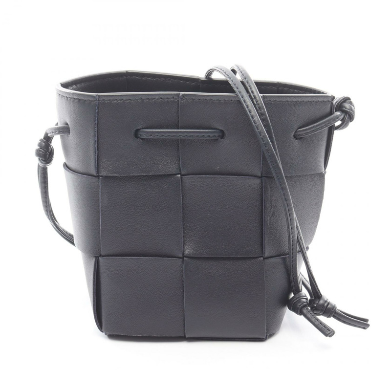 BOTTEGA VENETA Cassette 迷你斜背水桶包，海軍藍皮革，二手-0