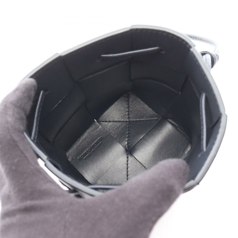 BOTTEGA VENETA Cassette 迷你斜背水桶包，海軍藍皮革，二手-2