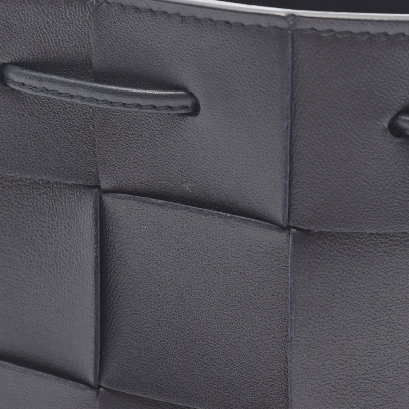 BOTTEGA VENETA Cassette 迷你斜背水桶包，海軍藍皮革，二手-4