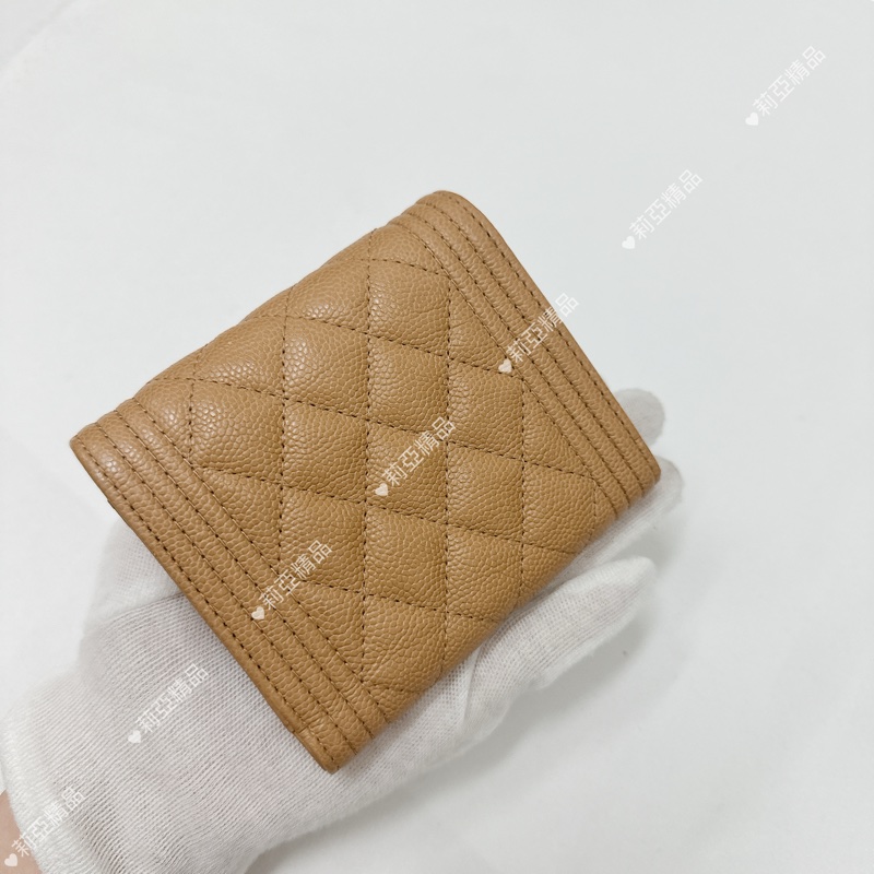 莉亞精品♡ Chanel Boy奶茶三折短夾 二手美夾-2