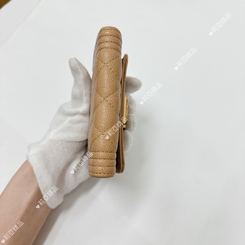 莉亞精品♡ Chanel Boy奶茶三折短夾 二手美夾-6