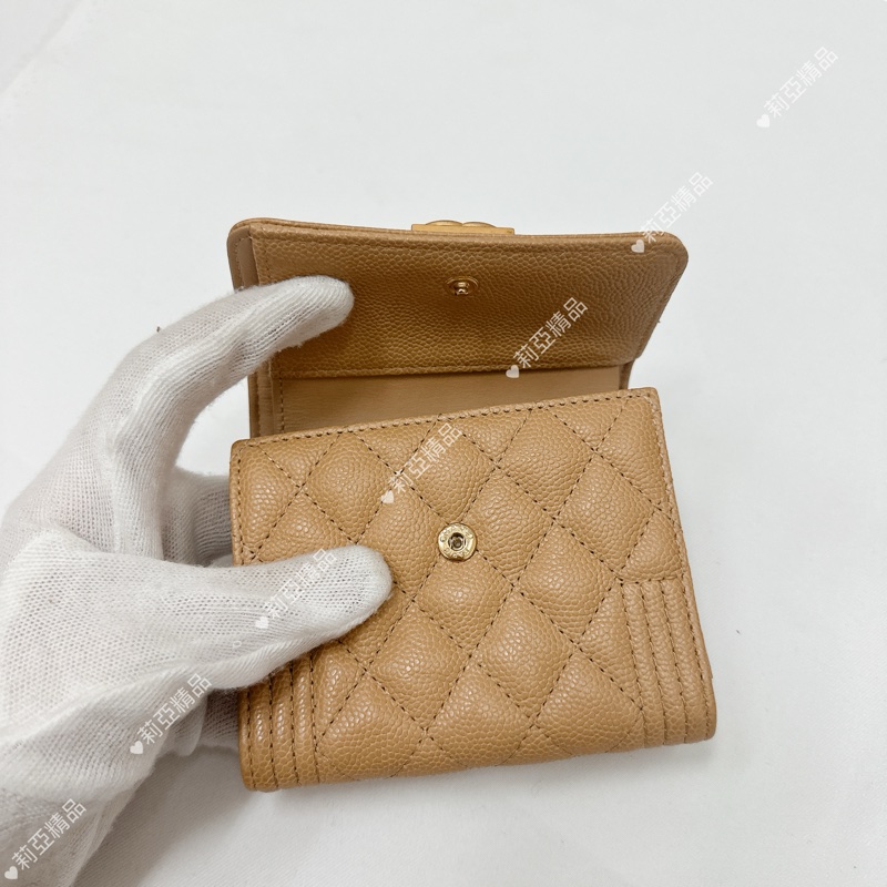 莉亞精品♡ Chanel Boy奶茶三折短夾 二手美夾-12