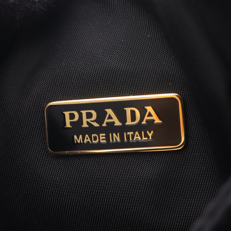 PRADA 黑色尼龍斜背包，附緞帶，二手女士款，貨號 1BA359，二手女款。-3
