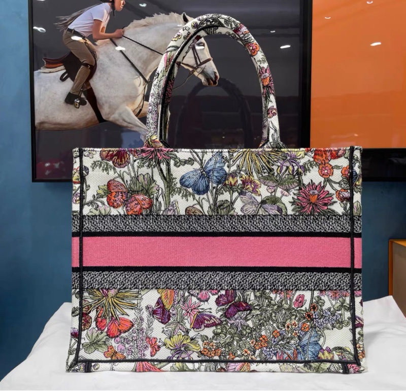 Dior tote 托特中號 2023蝴蝶刺繡特別版-1