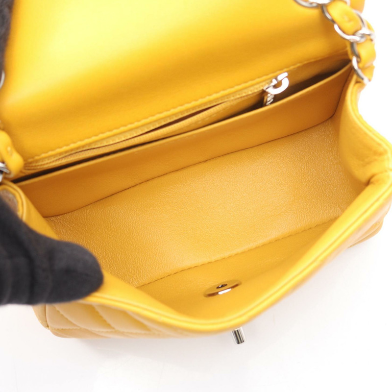 香奈兒迷你絎縫鏈條斜背包 A35200 羊皮 黃色 二手-2
