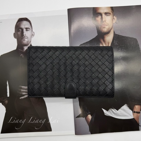 BOTTEGA VENETA BV 經典編織小羊皮對折扣式黑色中夾