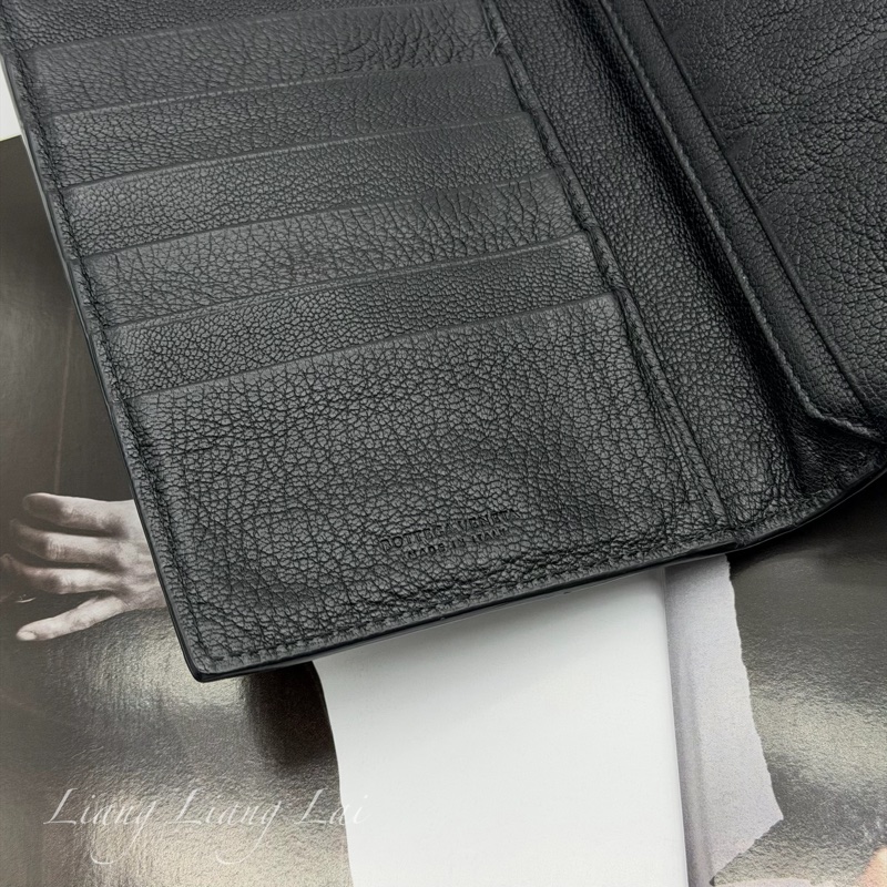 BOTTEGA VENETA BV 經典編織小羊皮對折扣式黑色中夾-2