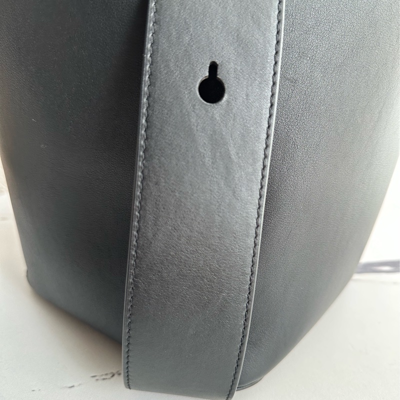 Loewe 超美單手把 圓桶包 中-5