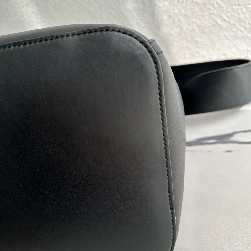 Loewe 超美單手把 圓桶包 中-11