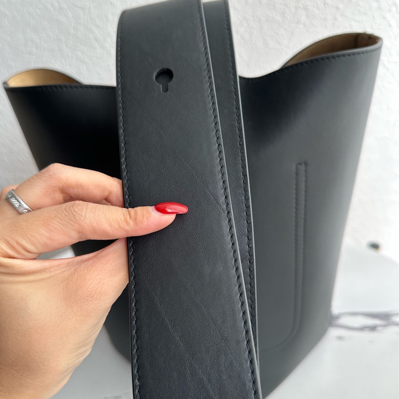 Loewe 超美單手把 圓桶包 中-15