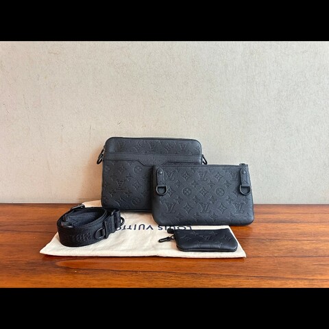 LV黑色牛皮壓紋Trio三合一郵差包M46602 晶片款