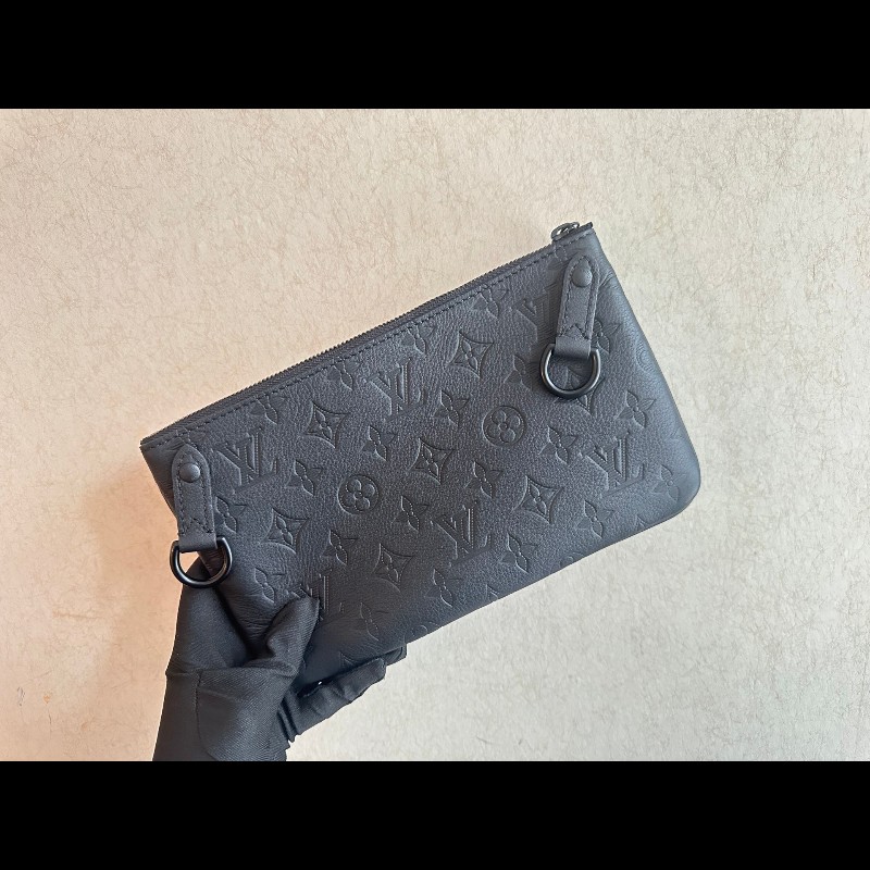 LV黑色牛皮壓紋Trio三合一郵差包M46602 晶片款-3