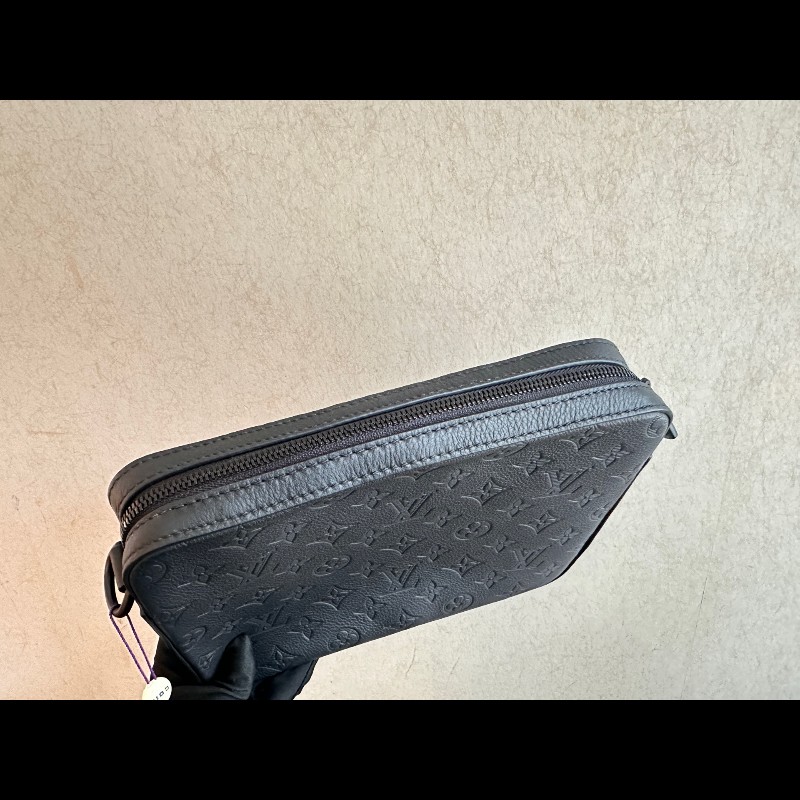 LV黑色牛皮壓紋Trio三合一郵差包M46602 晶片款-7