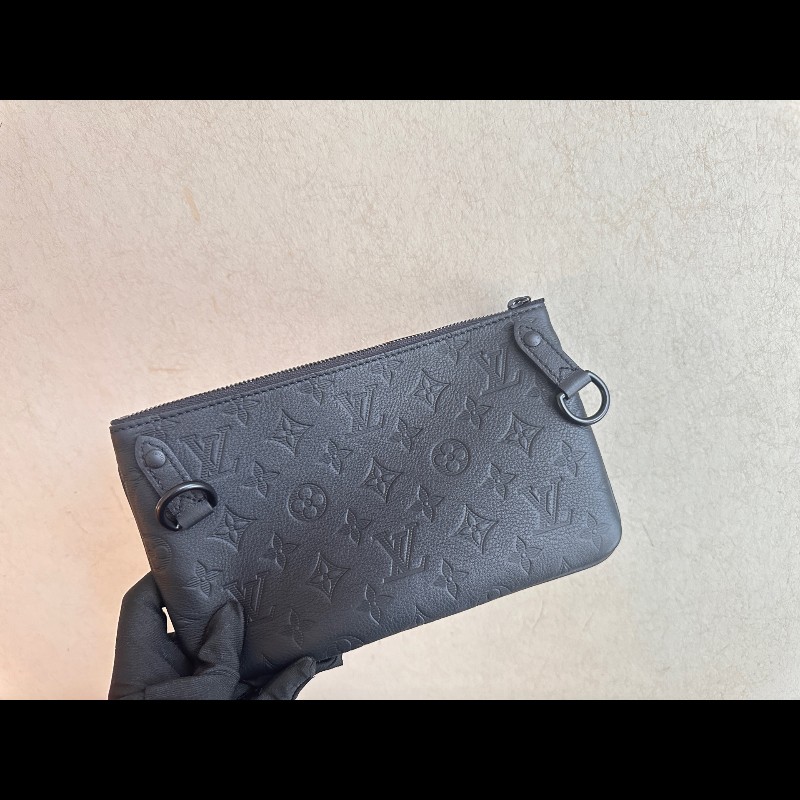 LV黑色牛皮壓紋Trio三合一郵差包M46602 晶片款-14