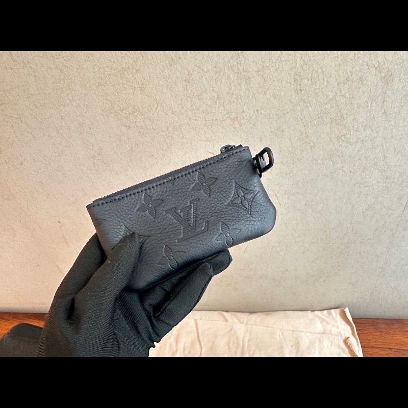 LV黑色牛皮壓紋Trio三合一郵差包M46602 晶片款-17