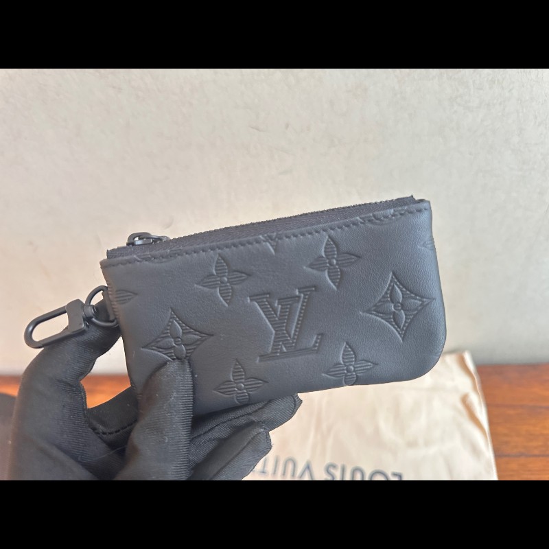 LV黑色牛皮壓紋Trio三合一郵差包M46602 晶片款-18