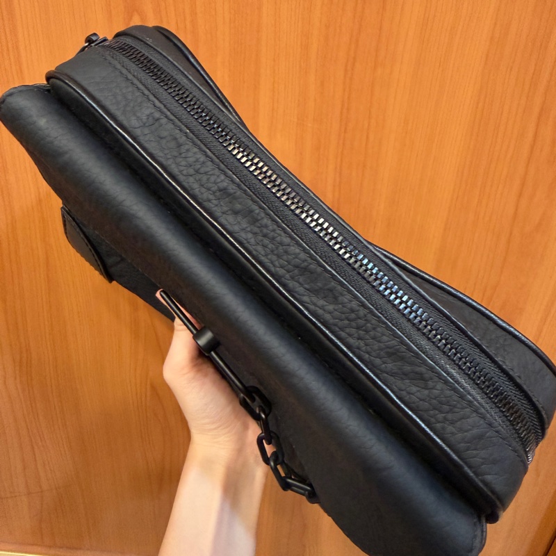 LV 黑牛皮壓紋黑釦Steamer斜背包M23742-6