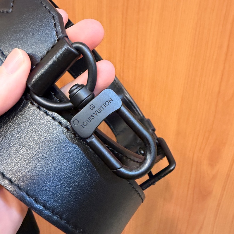 LV 黑牛皮壓紋黑釦Steamer斜背包M23742-17