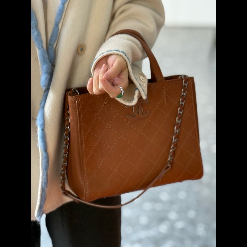 Chanel 楓葉🍁焦糖琺琅雙C公文托特包 牛皮菱格-1