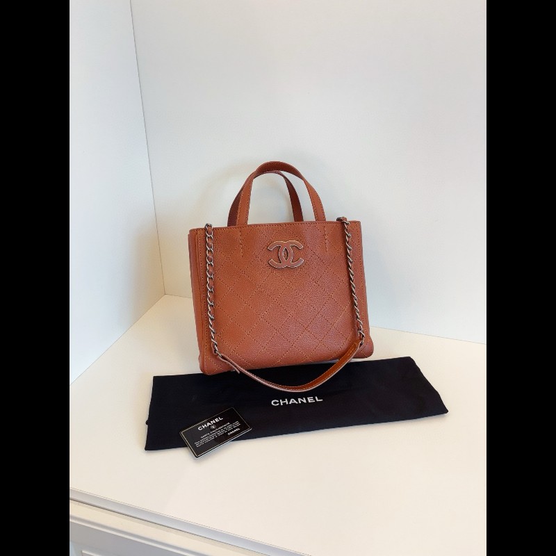 Chanel 楓葉🍁焦糖琺琅雙C公文托特包 牛皮菱格-2