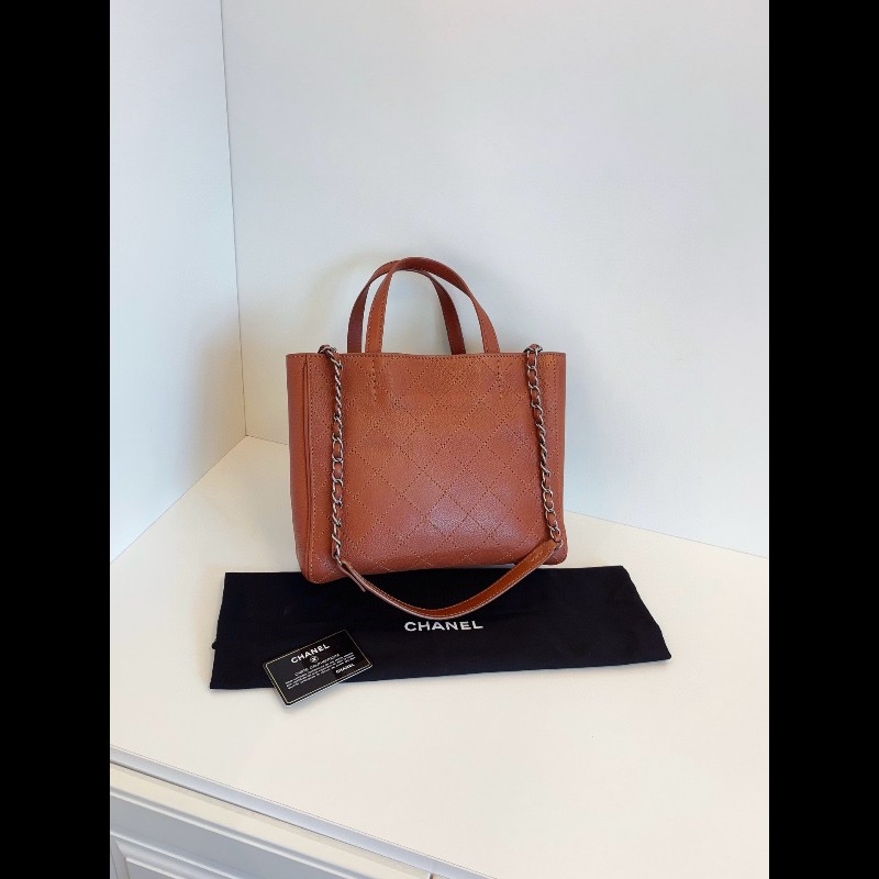 Chanel 楓葉🍁焦糖琺琅雙C公文托特包 牛皮菱格-4