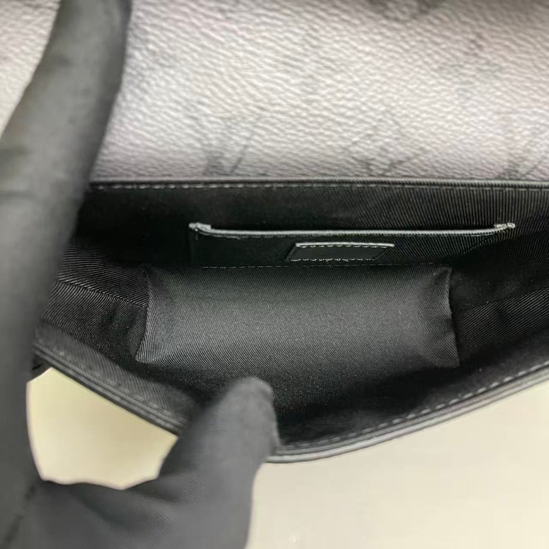 LV路易威登 pulse男士黑老花郵差包-3