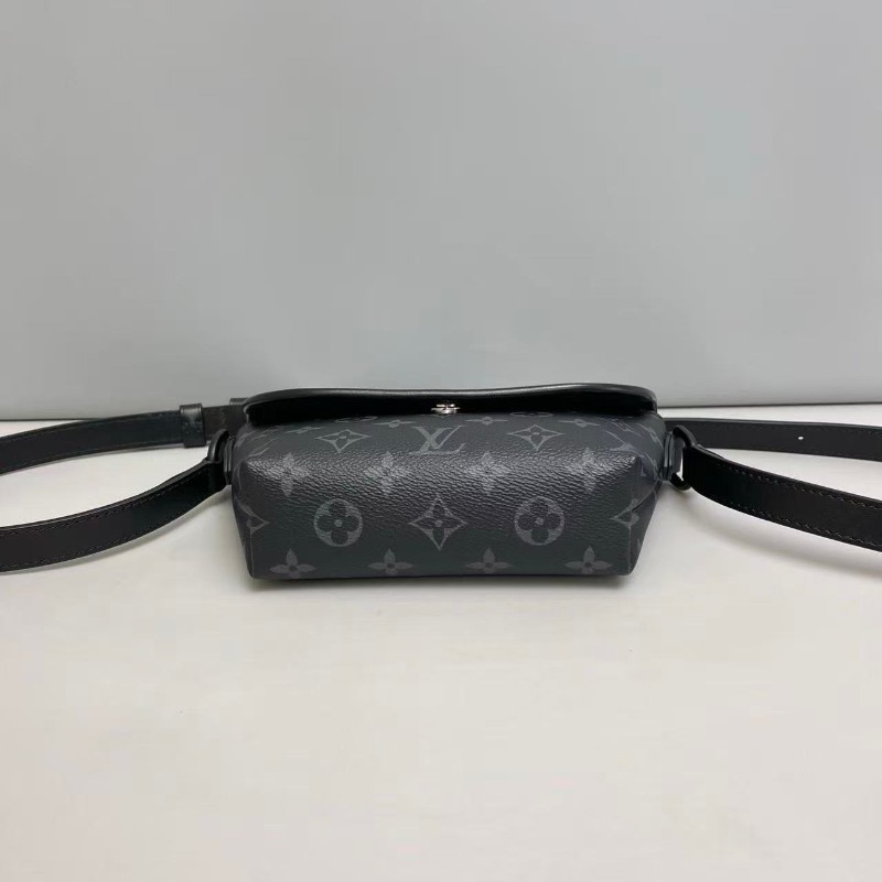 LV路易威登 pulse男士黑老花郵差包-5