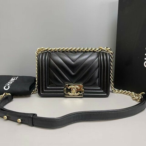Chanel leboy小號20cm 黑金全皮V紋包