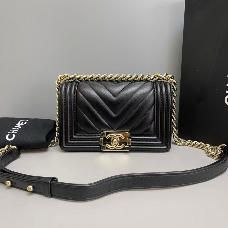 Chanel leboy小號20cm 黑金全皮V紋包-0