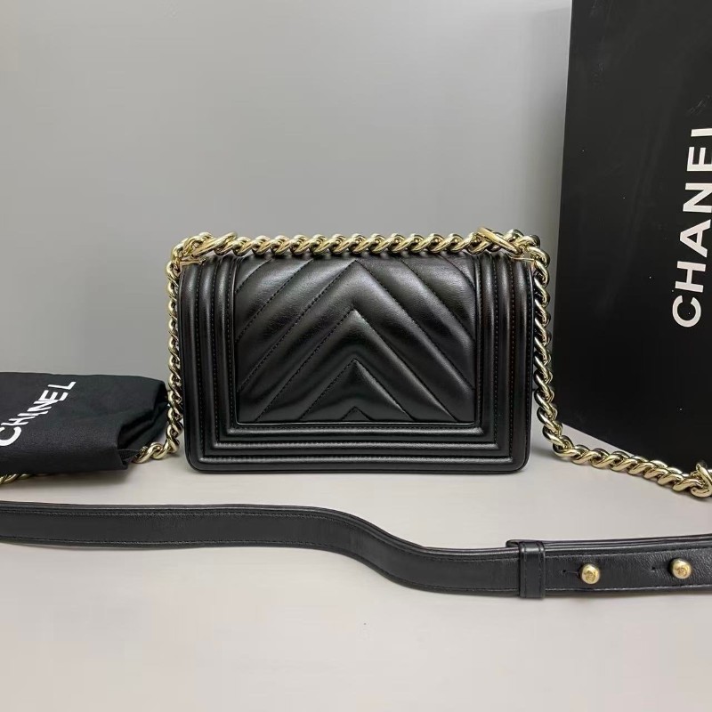 Chanel leboy小號20cm 黑金全皮V紋包-1