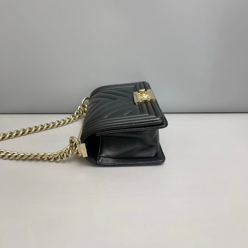 Chanel leboy小號20cm 黑金全皮V紋包-3