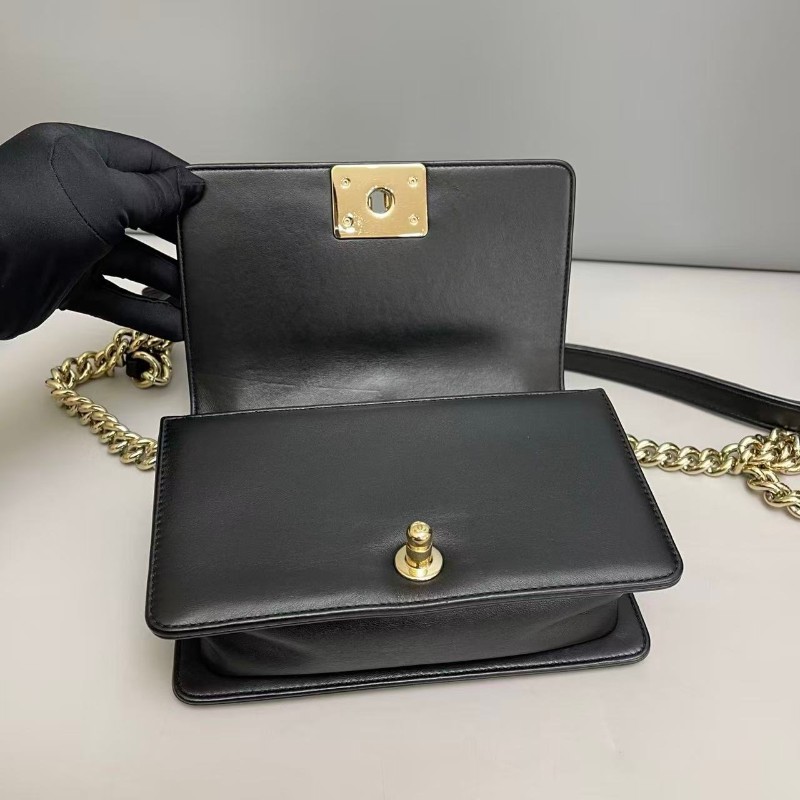 Chanel leboy小號20cm 黑金全皮V紋包-7