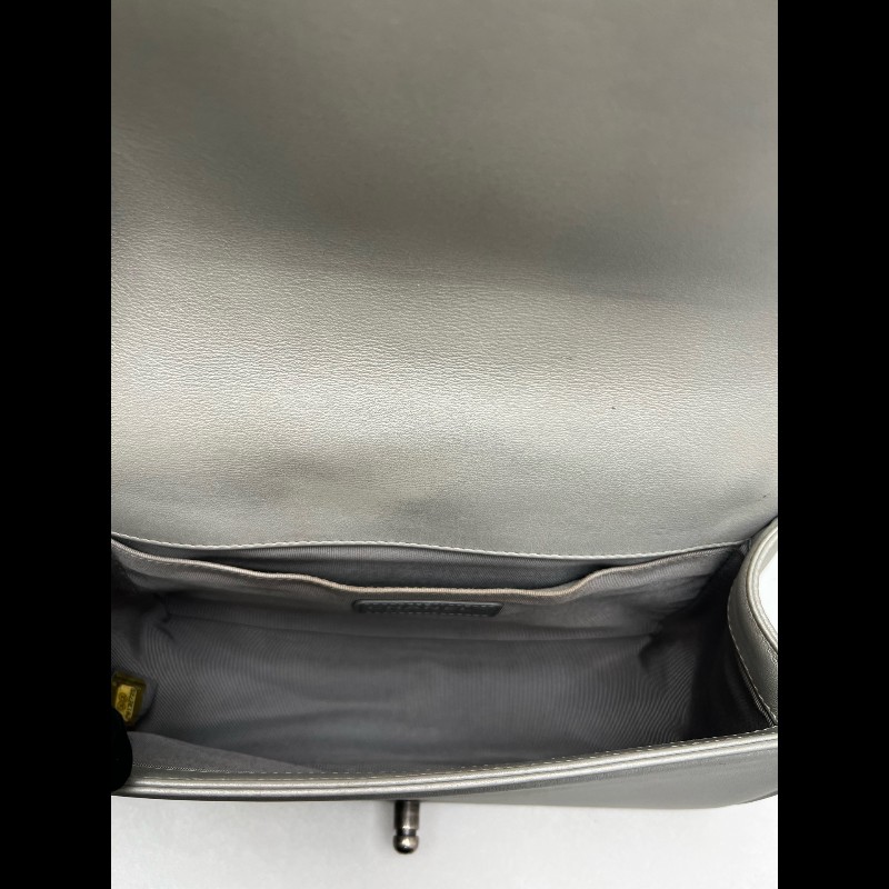 CHANEL LeBoy 珠光銀色菱格光面羊皮中號 25cm鏈條包-10