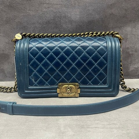 Chanel  LEBOY 藍色油蠟皮菱格紋 中號25cm