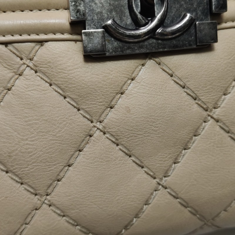 Chanel 小號Leboy菱格紋奶茶色 20cm-17