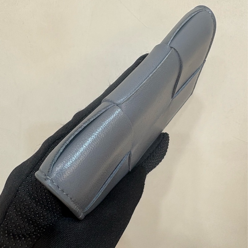 BV-灰色經典大編織釦式零錢卡包-1