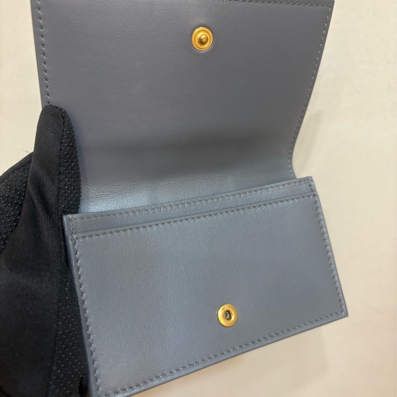 BV-灰色經典大編織釦式零錢卡包-3