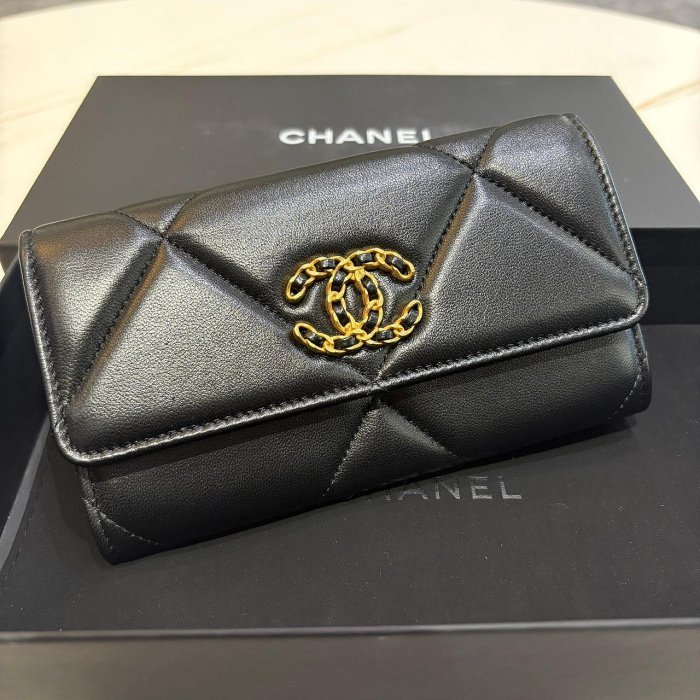 *SHIHNA名牌精品*CHANEL 19系列小羊皮口蓋中夾-0