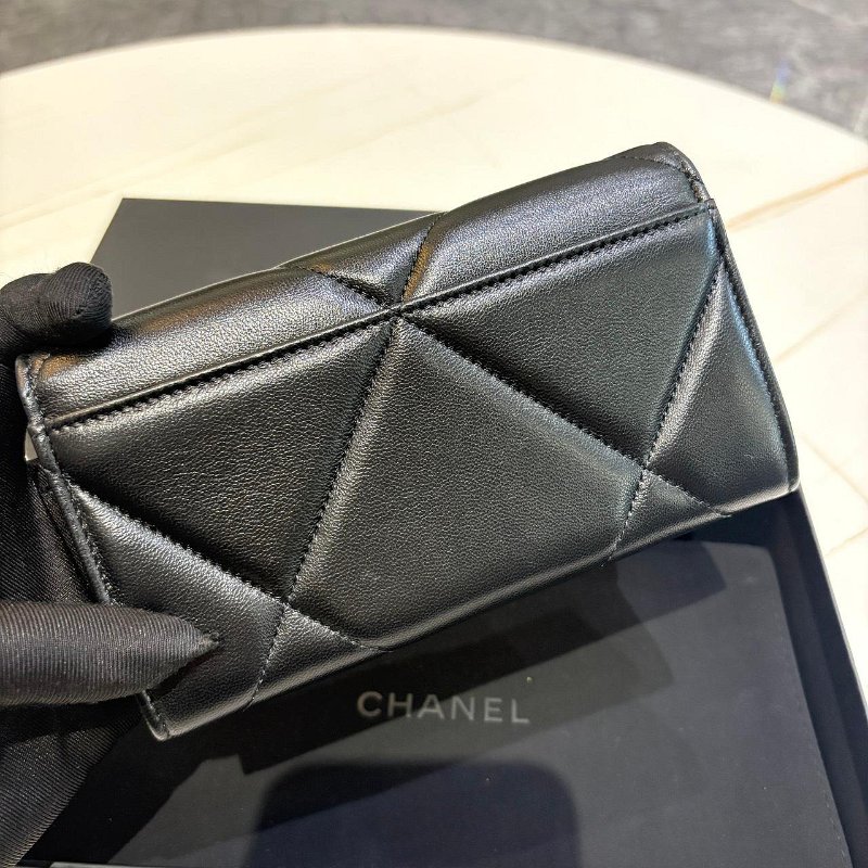 *SHIHNA名牌精品*CHANEL 19系列小羊皮口蓋中夾-4
