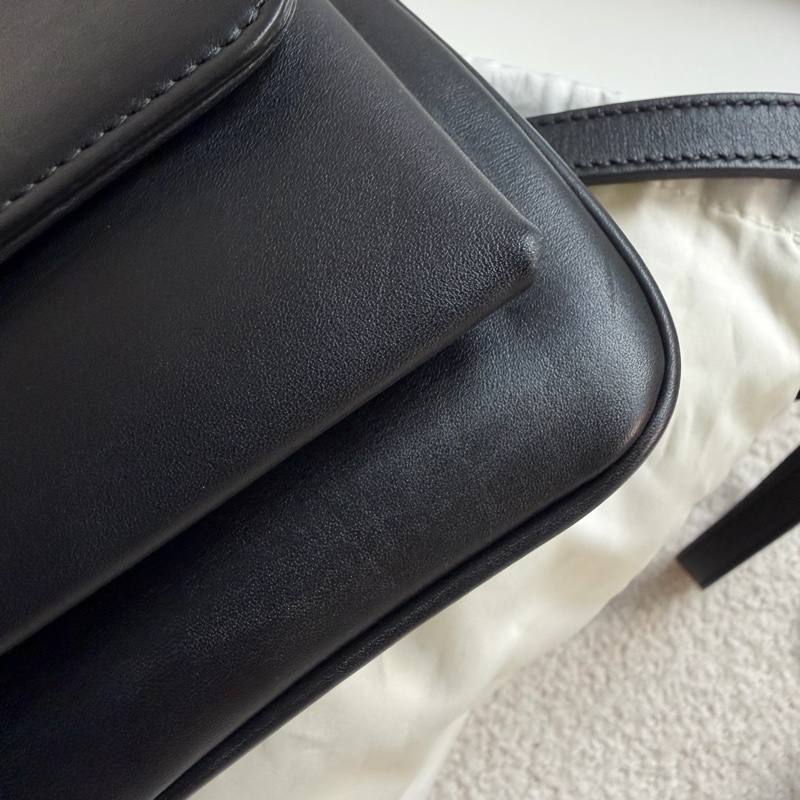 Gucci Arli 斜背信封包-20